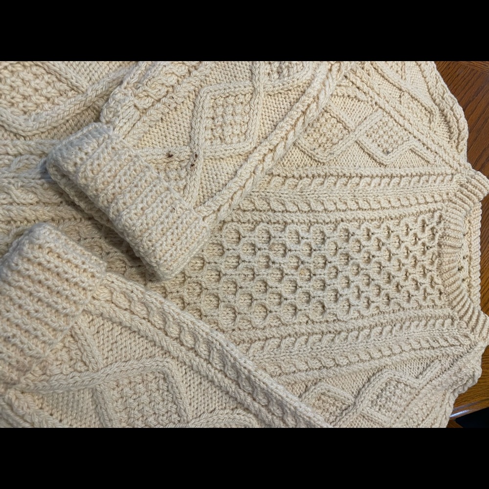 Mens irish knit sweater size L   Rarely worn